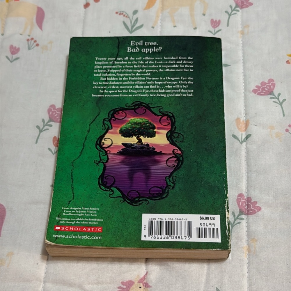 The Isle of the Lost by Melissa De La Cruz - Picture 2 of 3